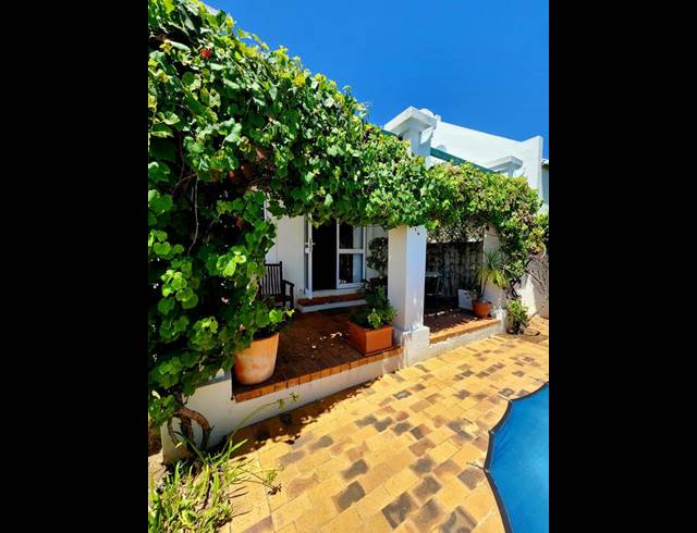 2 BEDROOM TOWNHOUSE FOR SALE IN AURORA